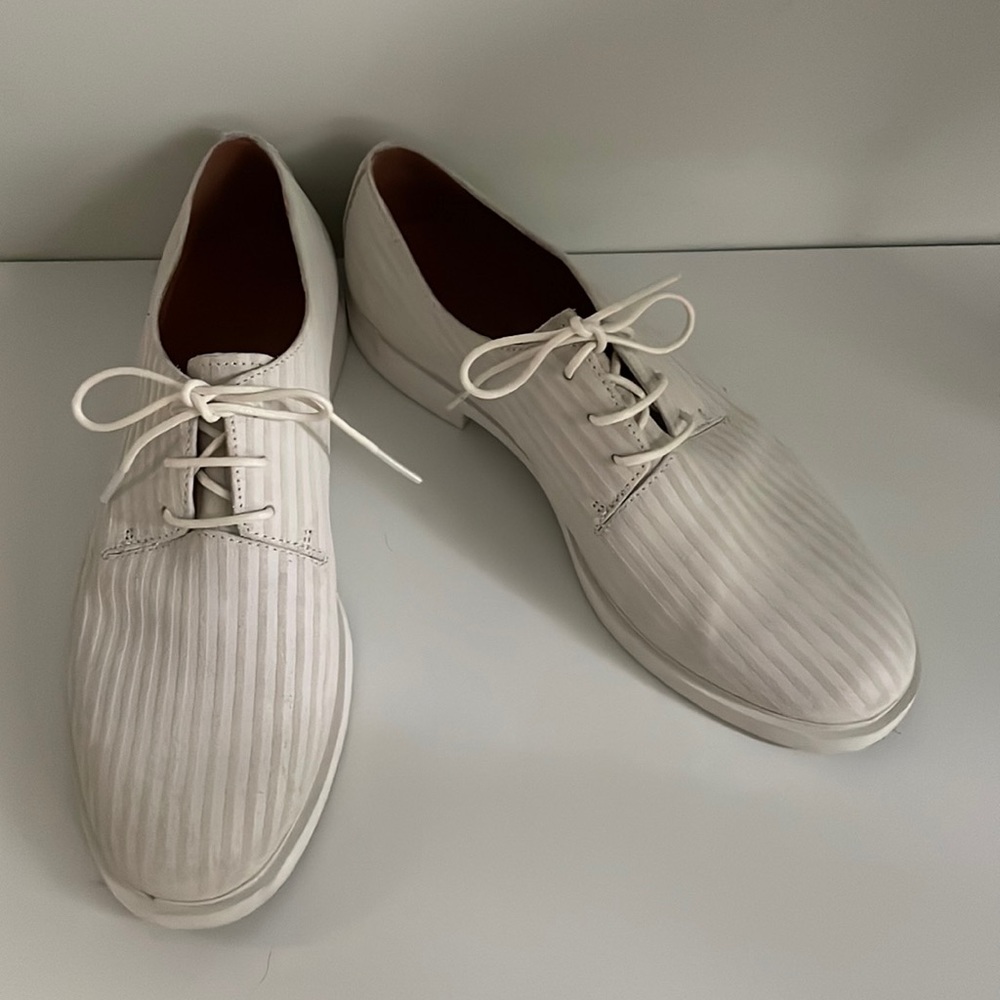 EUC Camper EU39 Iman Derby shoes. Nubuck leather upper. EVA sole.